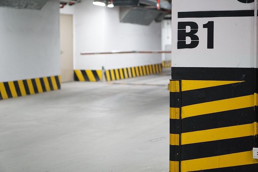A level marking painted on a parking structure wall